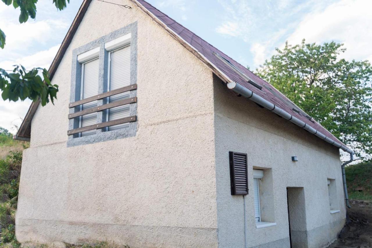 Hegyestu-laba Vendeghaz Holiday home Zanka